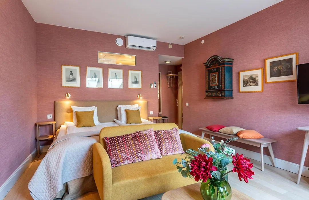 Lady Hamilton Hotel-1